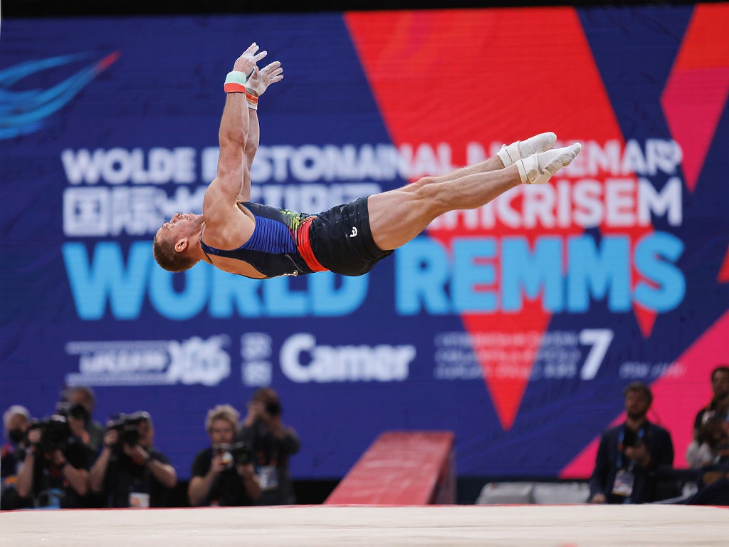 脚步日益临 脚步日益临